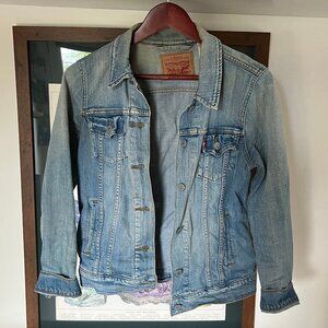 Light wash Levi's Jean Jacket